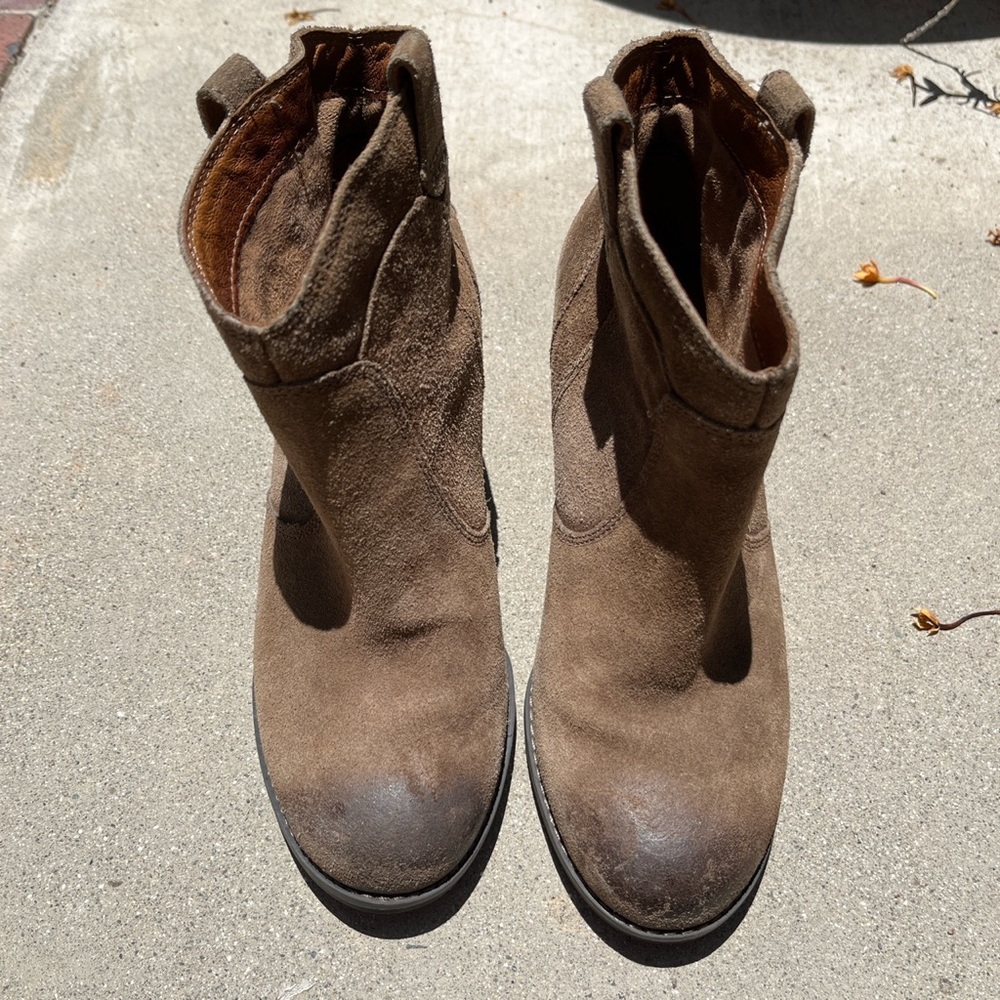Clarks womens size 6.5 suede leather boots
